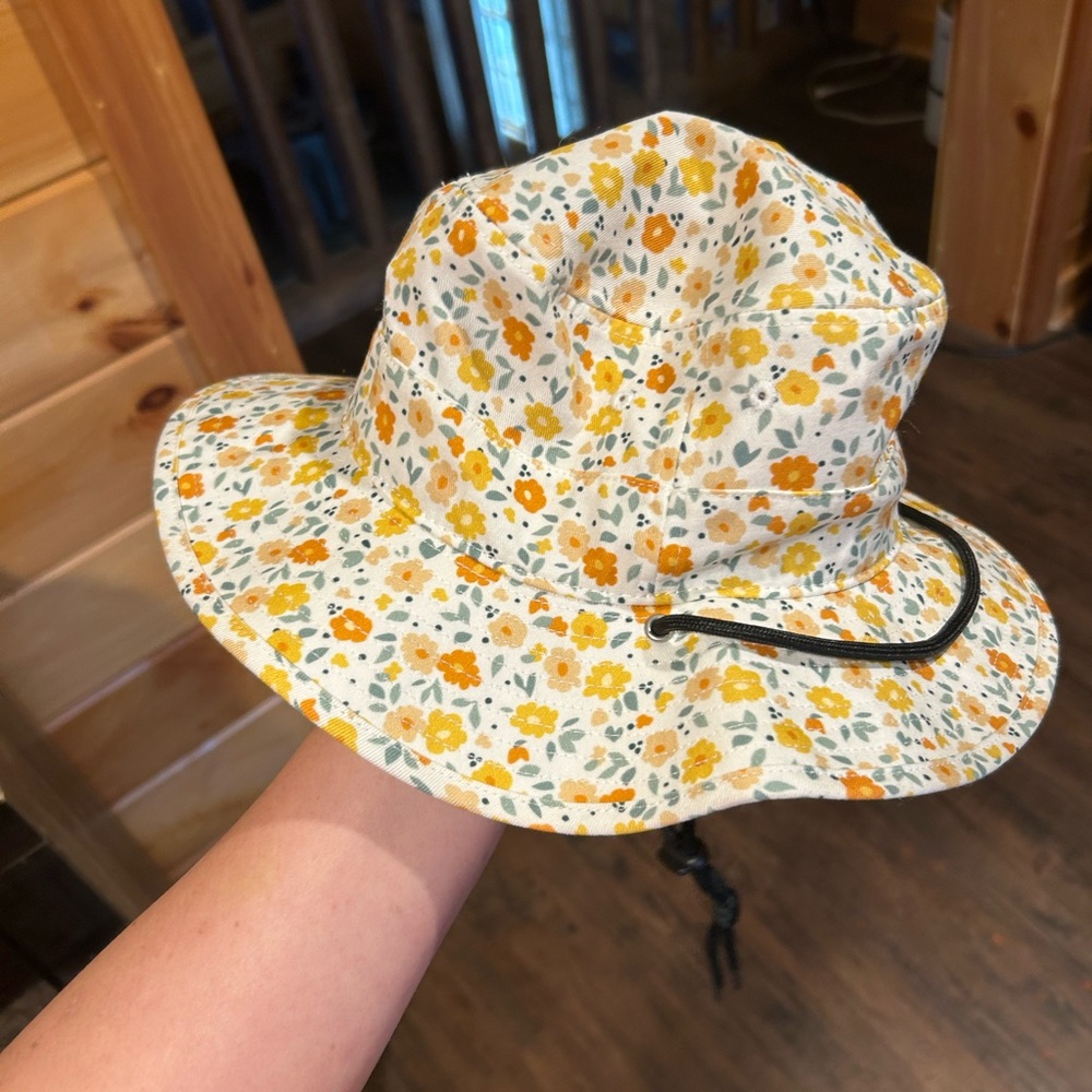 MAD Engine White Floral Bucket Hat